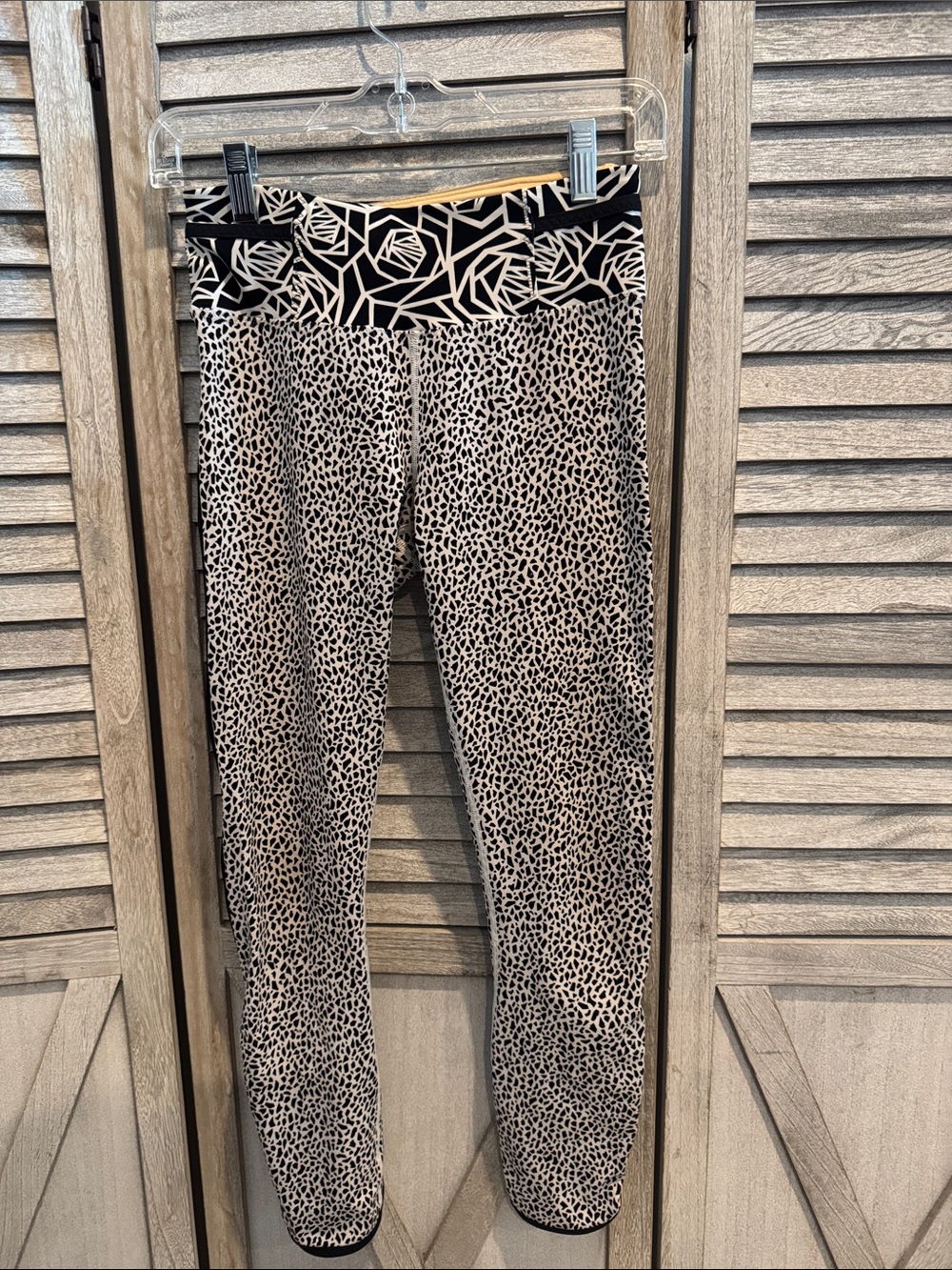 lululemon athletica Real Quick Tight White and Black Patterned Leggings Size 4